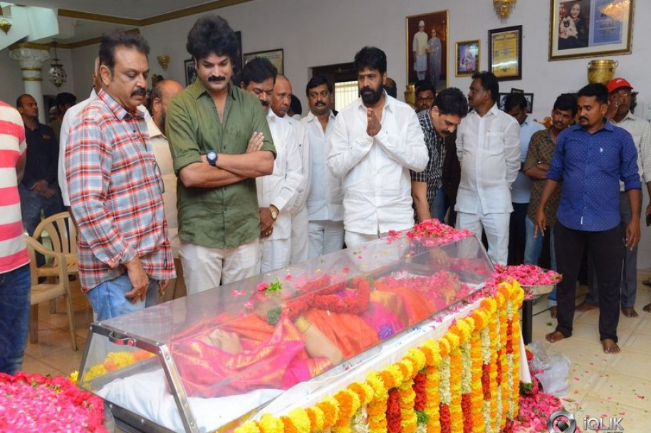 Celebrities-Pay-Homage-to-Vijaya-Nirmala-Garu